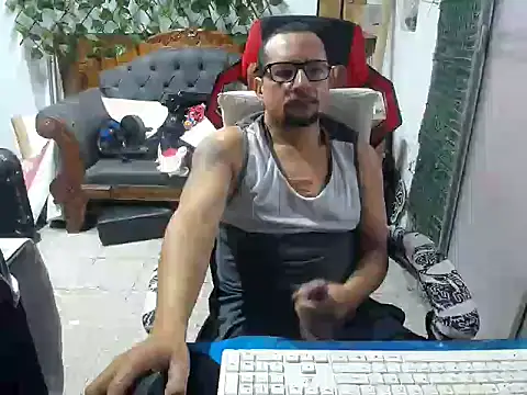 Snapshot of alexam_gal@xh chatting on December 8, 3:45 pm alexam galxh online show from December 8, 3:45 pm