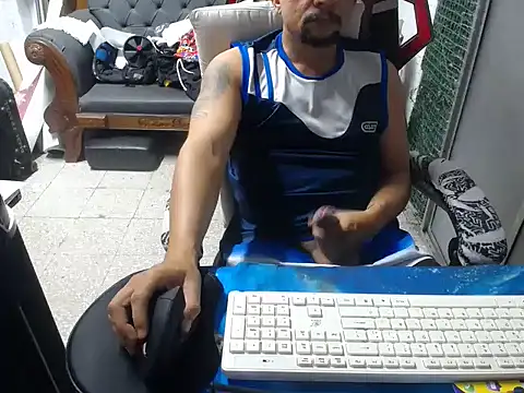 Snapshot of alexam_gal@xh chatting on December 13, 9:41 pm alexam galxh online show from December 13, 9:41 pm