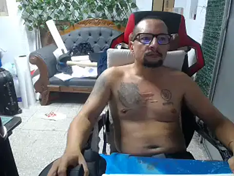 Snapshot of alexam_gal@xh chatting on December 21, 2:19 am alexam galxh online show from December 21, 2:19 am