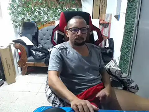 Snapshot of alexam_gal@xh chatting on January 3, 9:47 pm alexam galxh online show from January 3, 9:47 pm