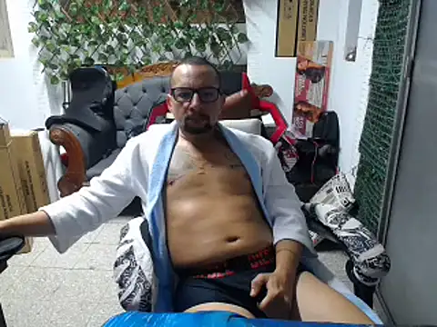 Snapshot of alexam_gal@xh chatting on January 6, 12:02 pm alexam galxh online show from January 6, 12:02 pm