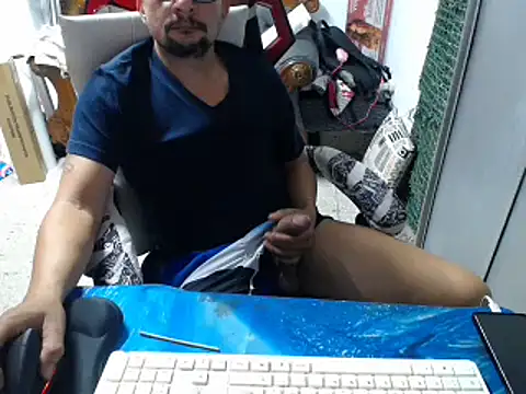 Snapshot of alexam_gal@xh chatting on January 18, 10:17 pm alexam galxh online show from January 18, 10:17 pm