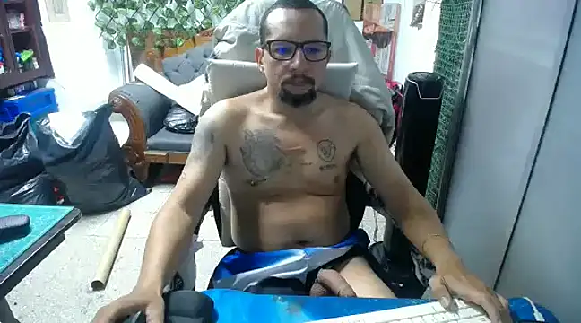 Snapshot of alexam_gal@xh chatting on February 20, 9:20 pm alexam galxh online show from February 20, 9:20 pm