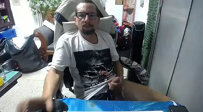 Snapshot of alexam_gal@xh chatting on February 24, 11:30 pm alexam galxh online show from February 24, 11:30 pm