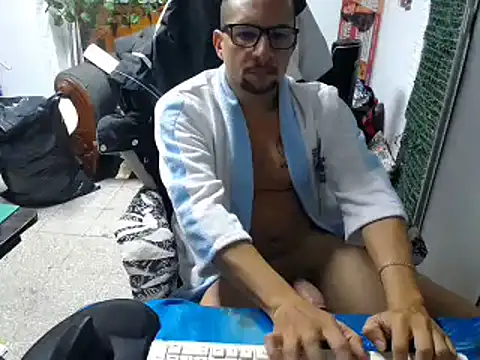 Snapshot of alexam_gal@xh chatting on March 4, 7:54 pm alexam galxh online show from March 4, 7:54 pm