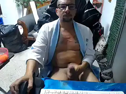 Snapshot of alexam_gal@xh chatting on March 4, 11:32 pm alexam galxh online show from March 4, 11:32 pm