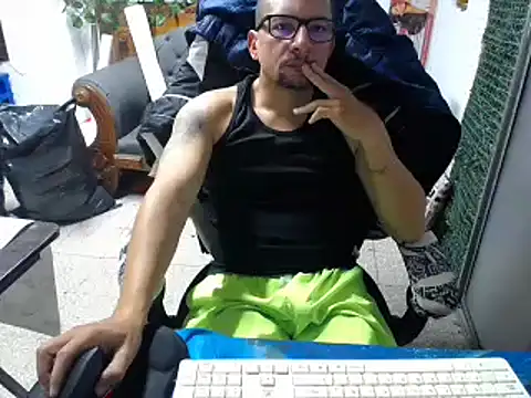 Snapshot of alexam_gal@xh chatting on March 5, 3:40 pm alexam galxh online show from March 5, 3:40 pm