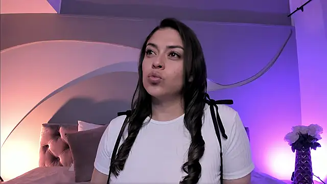 Snapshot of Nicolle_W chatting on February 5, 11:55 am Nicolle W online show from February 5, 11:55 am