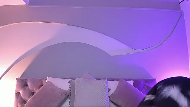 Snapshot of Nicolle_W chatting on February 7, 11:45 am Nicolle W online show from February 7, 11:45 am