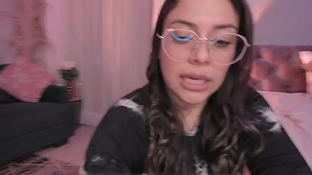 Snapshot of Nicolle_W chatting on February 7, 2:47 pm Nicolle W online show from February 7, 2:47 pm