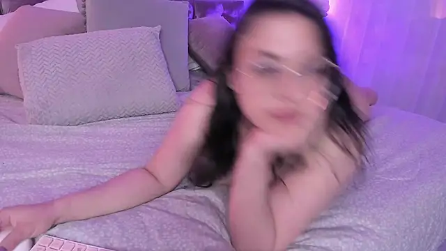 Snapshot of Nicolle_W chatting on February 22, 5:57 pm Nicolle W online show from February 22, 5:57 pm