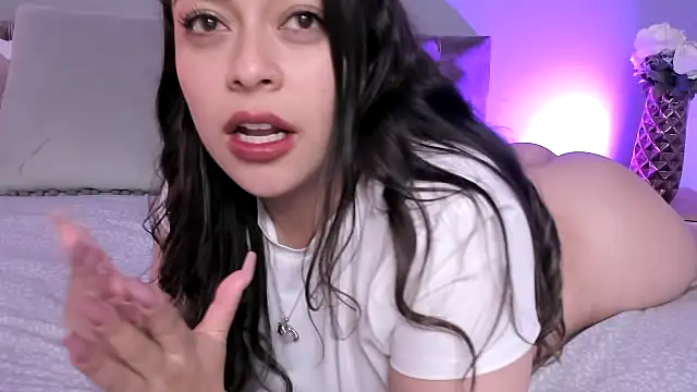 Snapshot of Nicolle_W chatting on March 10, 6:01 pm Nicolle W online show from March 10, 6:01 pm