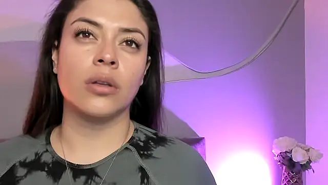 Snapshot of Nicolle_W chatting on March 11, 11:55 am Nicolle W online show from March 11, 11:55 am