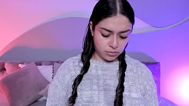 Snapshot of Nicolle_W chatting on March 13, 12:02 pm Nicolle W online show from March 13, 12:02 pm