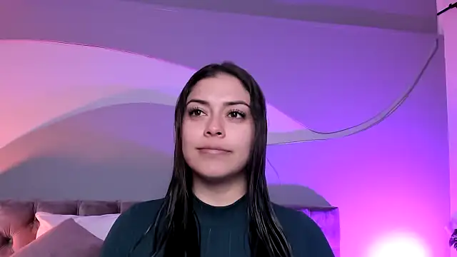 Snapshot of Nicolle_W chatting on March 20, 12:00 pm Nicolle W online show from March 20, 12:00 pm