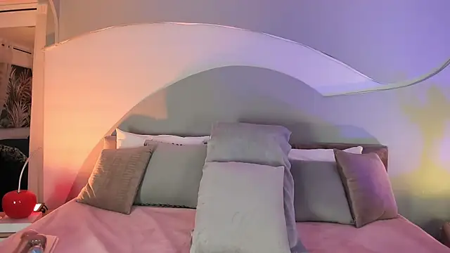 Snapshot of Nicolle_W chatting on October 2, 11:50 am Nicolle W online show from October 2, 11:50 am