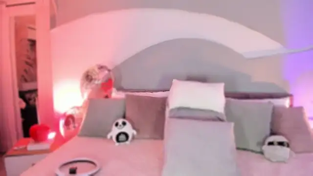 Snapshot of Nicolle_W chatting on October 21, 11:55 am Nicolle W online show from October 21, 11:55 am