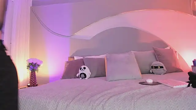 Snapshot of Nicolle_W chatting on October 31, 11:55 am Nicolle W online show from October 31, 11:55 am