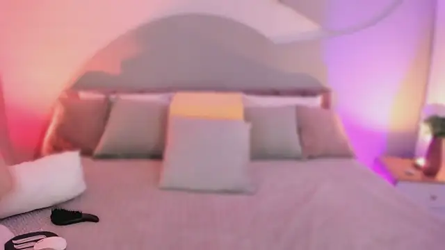 Snapshot of Nicolle_W chatting on November 3, 12:50 pm Nicolle W online show from November 3, 12:50 pm