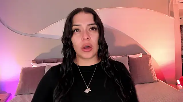 Snapshot of Nicolle_W chatting on November 7, 11:43 am Nicolle W online show from November 7, 11:43 am