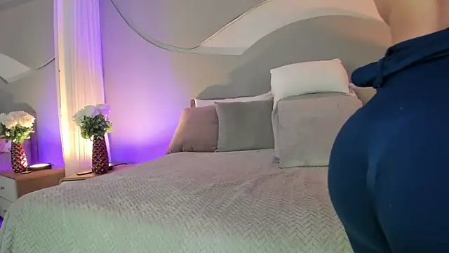 Snapshot of Nicolle_W chatting on November 8, 11:54 am Nicolle W online show from November 8, 11:54 am