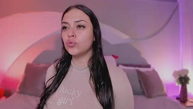 Nicolle W online show from March 5, 11:39 am