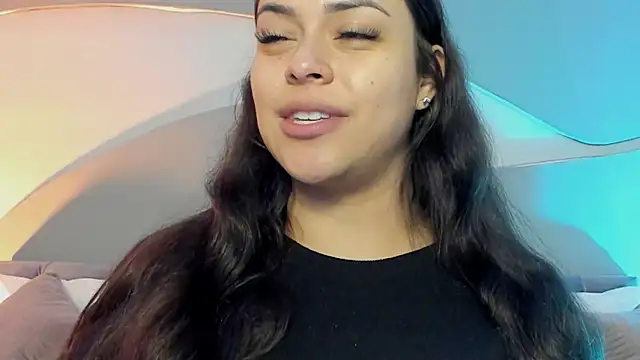 Nicolle W online show from March 14, 11:37 am