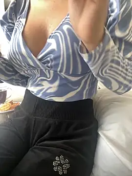 Snapshot of DulceMya6 chatting on December 1, 1:16 pm DulceMya6 online show from December 1, 1:16 pm