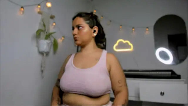 Snapshot of susy_angel chatting on December 29, 3:11 am susy angel online show from December 29, 3:11 am