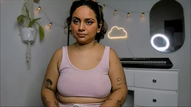 Snapshot of susy_angel chatting on December 29, 6:14 am susy angel online show from December 29, 6:14 am