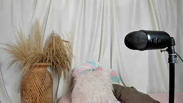 Snapshot of susy_angel chatting on September 13, 1:11 pm susy angel online show from September 13, 1:11 pm