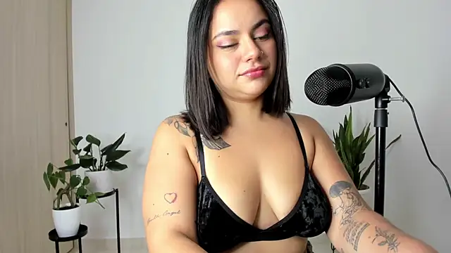 Snapshot of susy_angel chatting on November 29, 1:52 am susy angel online show from November 29, 1:52 am