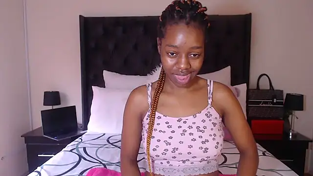 Sexynaughty Gal online show from January 12, 7:21 am