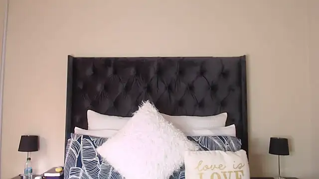 Sexynaughty Gal online show from March 2, 8:38 am