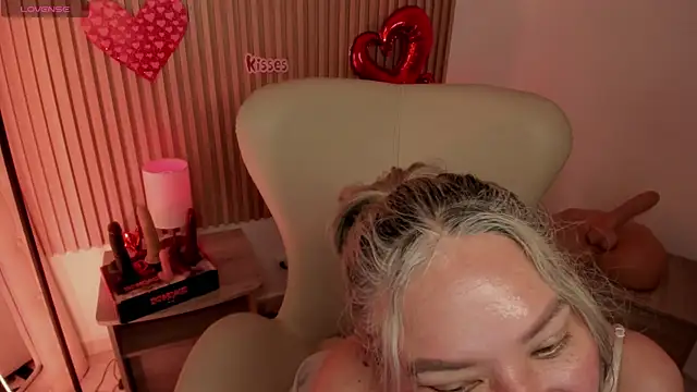 MarianL0ve online show from February 15, 1:49 pm