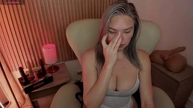 MarianL0ve online show from March 1, 2:02 pm