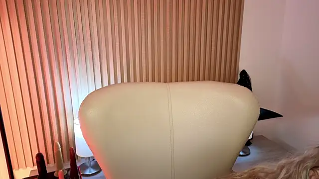 MarianL0ve online show from October 18, 11:00 am