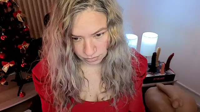 MarianL0ve online show from December 2, 10:20 am