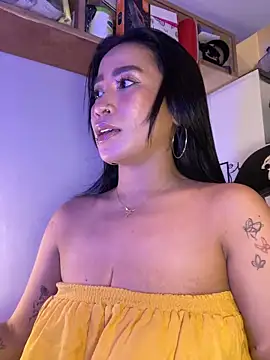 Snapshot of AsianMilfSheryl chatting on November 5, 6:35 am AsianMilfSheryl online show from November 5, 6:35 am