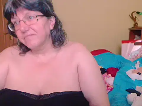 Snapshot of HugeTits chatting on December 27, 8:13 am HugeTits online show from December 27, 8:13 am