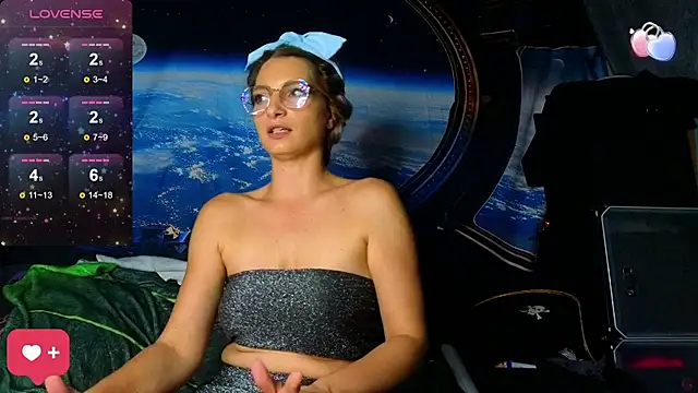 Snapshot of KittyMia chatting on October 17, 7:16 pm KittyMia online show from October 17, 7:16 pm