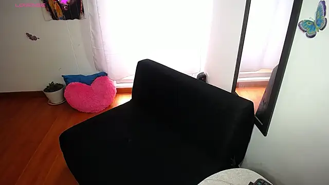 Snapshot of sexylatina001 chatting on October 23, 2:49 pm sexylatina001 online show from October 23, 2:49 pm