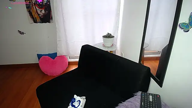 Snapshot of sexylatina001 chatting on October 27, 7:29 pm sexylatina001 online show from October 27, 7:29 pm