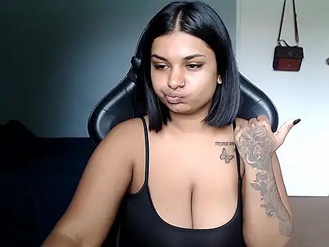 Snapshot of layla_amin chatting on March 15, 6:52 am layla amin online show from March 15, 6:52 am