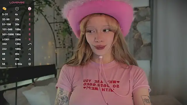 Snapshot of boobsybootie chatting on June 23, 8:29 pm boobsybootie online show from June 23, 8:29 pm