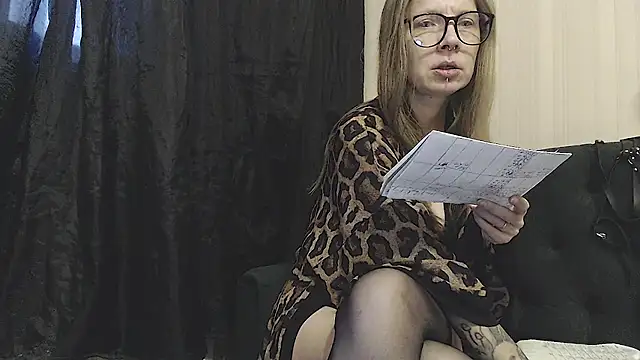 Snapshot of alexandra_zaryanova chatting on October 22, 1:33 pm alexandra zaryanova online show from October 22, 1:33 pm