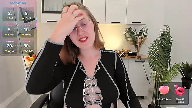 Charmy Gracy online show from April 24, 11:01 am