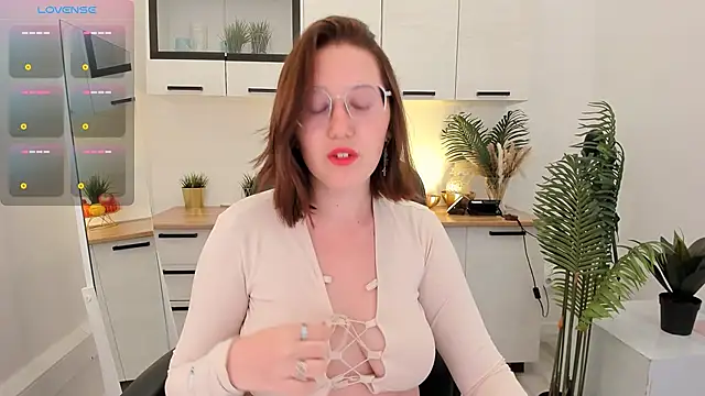 Snapshot of Charmy_Gracy chatting on April 29, 11:36 am Charmy Gracy online show from April 29, 11:36 am