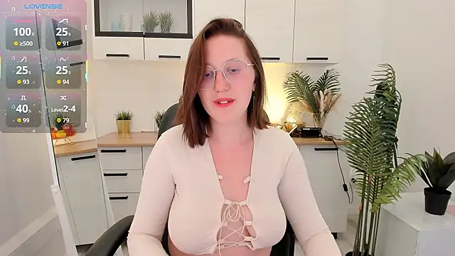 Snapshot of Charmy_Gracy chatting on April 29, 6:14 pm Charmy Gracy online show from April 29, 6:14 pm