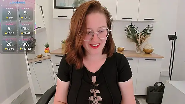 Snapshot of Charmy_Gracy chatting on June 5, 2:01 pm Charmy Gracy online show from June 5, 2:01 pm